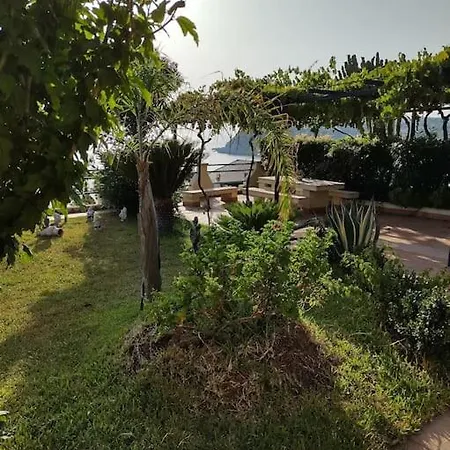Incantevole In Villa, Vista Mare. *